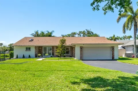 13750 Green Cove Pl, Davie, FL 33325