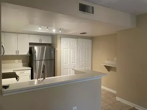 4195 N Haverhill Rd #318, West Palm Beach, FL 33417
