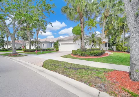 2553 Bay Pointe Dr, Weston, FL 33327