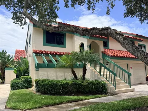 24 Lexington Ln W #A, Palm Beach Gardens, FL 33418