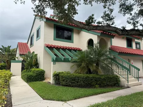 24 Lexington Ln W #A, Palm Beach Gardens, FL 33418