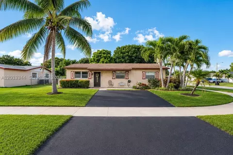 7201 SW 4th St, North Lauderdale, FL 33068