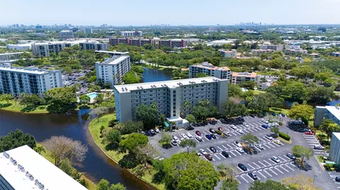 2232 N Cypress Bend Dr #507, Pompano Beach, FL 33069