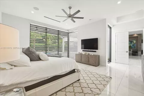 Bedroom - 6785 SW 99th Ter, Pinecrest, FL 33156 photo 3 of 8