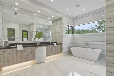 Bath - 6785 SW 99th Ter, Pinecrest, FL 33156 photo 2 of 11