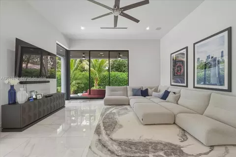 Living - 6785 SW 99th Ter, Pinecrest, FL 33156 photo 3 of 5