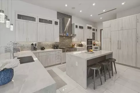 Kitchen - 6785 SW 99th Ter, Pinecrest, FL 33156 photo 2 of 5