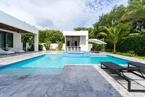 Exterior - 6785 SW 99th Ter, Pinecrest, FL 33156 photo 6 of 16