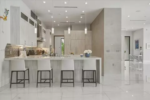 Kitchen - 6785 SW 99th Ter, Pinecrest, FL 33156 photo 1 of 5