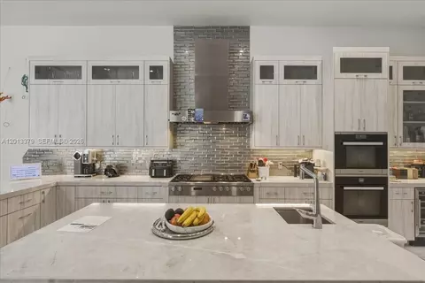 Kitchen - 6785 SW 99th Ter, Pinecrest, FL 33156 photo 3 of 5