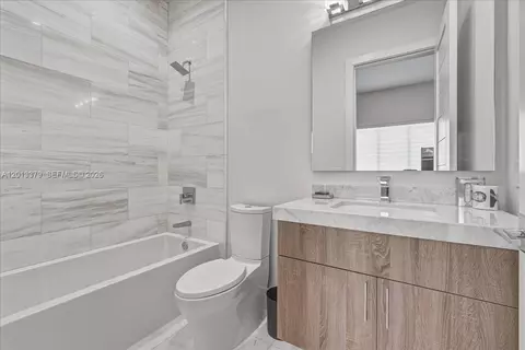 Bath - 6785 SW 99th Ter, Pinecrest, FL 33156 photo 6 of 11
