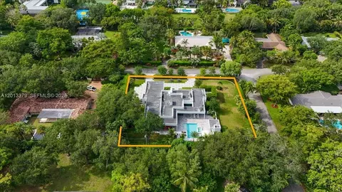 View/Area - 6785 SW 99th Ter, Pinecrest, FL 33156 photo 3 of 5