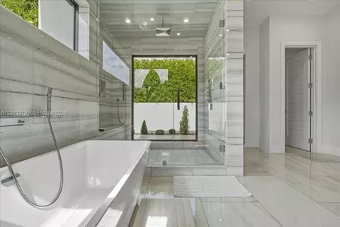 Bath - 6785 SW 99th Ter, Pinecrest, FL 33156 photo 5 of 11