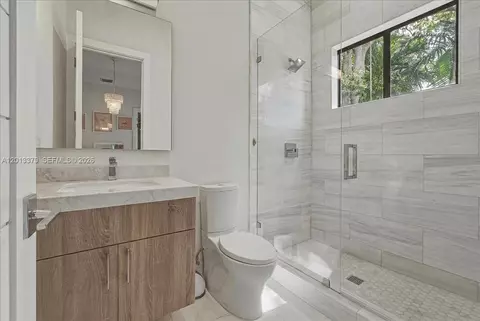 Bath - 6785 SW 99th Ter, Pinecrest, FL 33156 photo 10 of 11