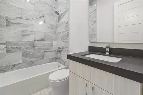 Bath - 6785 SW 99th Ter, Pinecrest, FL 33156 photo 7 of 11