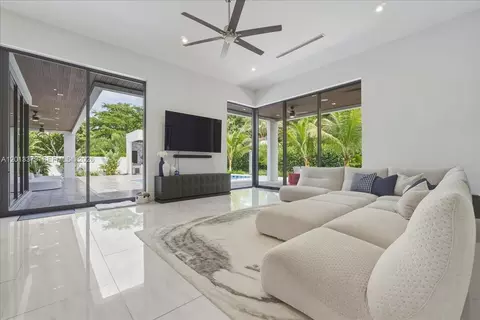 Living - 6785 SW 99th Ter, Pinecrest, FL 33156 photo 4 of 5