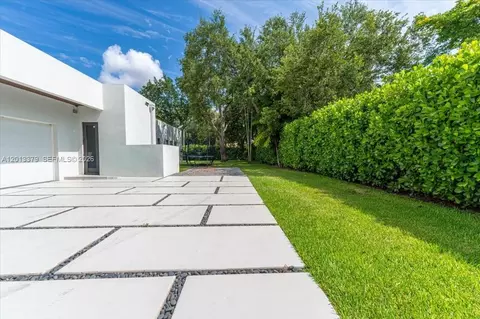 Exterior - 6785 SW 99th Ter, Pinecrest, FL 33156 photo 15 of 16