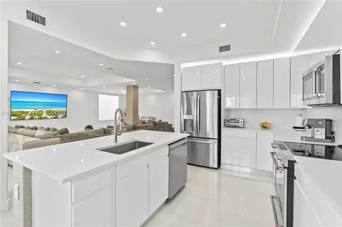 3188 NE 211th Ter, Aventura, FL 33180