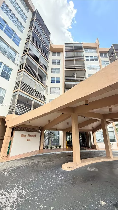 900 Saint Charles Pl #520, Pembroke Pines, FL 33026