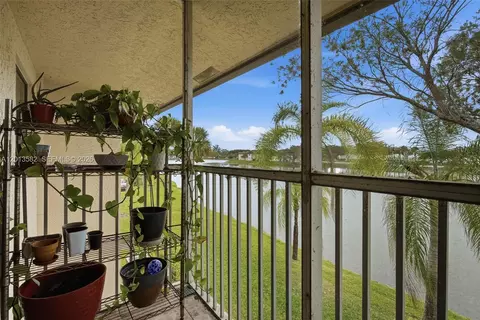 5501 Lakeside Dr #204, Margate, FL 33063