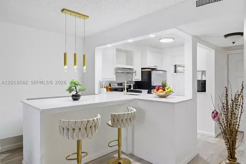 5501 Lakeside Dr #204, Margate, FL 33063