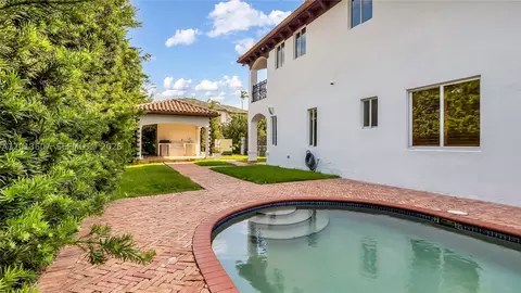 Exterior - 16763 NW 77th Path, Miami Lakes, FL 33016 photo 9 of 14