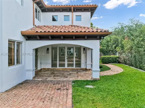 Exterior - 16763 NW 77th Path, Miami Lakes, FL 33016 photo 7 of 14