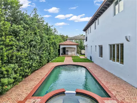 Exterior - 16763 NW 77th Path, Miami Lakes, FL 33016 photo 8 of 14