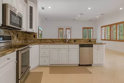 Kitchen - 16763 NW 77th Path, Miami Lakes, FL 33016 photo 2 of 3