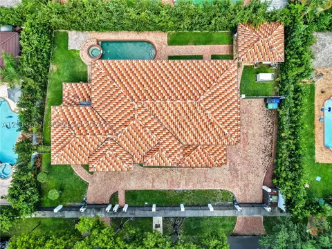 View/Area - 16763 NW 77th Path, Miami Lakes, FL 33016 photo 2 of 3