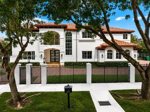 Exterior - 16763 NW 77th Path, Miami Lakes, FL 33016 photo 13 of 14