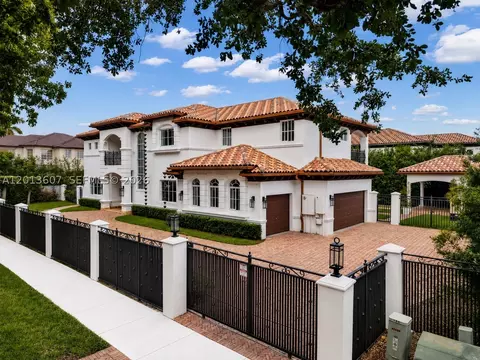 Exterior - 16763 NW 77th Path, Miami Lakes, FL 33016 photo 12 of 14