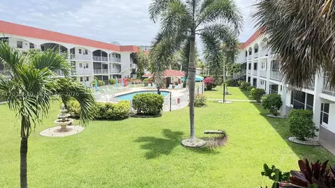 580 Egret Dr #211, Hallandale Beach, FL 33009