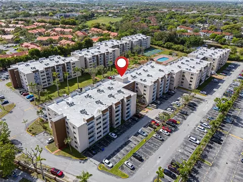 6950 Miami Gardens Dr #2-506, Hialeah, FL 33015