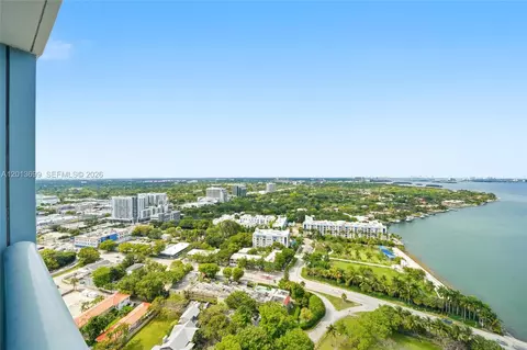 View/Area - 601 NE 36th St #2707, Miami, FL 33137 photo 10 of 11
