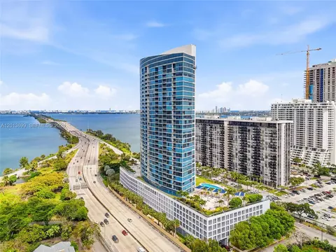 View/Area - 601 NE 36th St #2707, Miami, FL 33137 photo 5 of 11