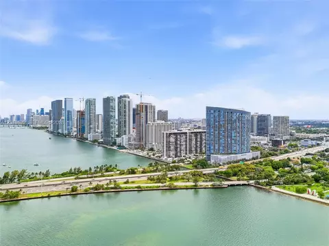 View/Area - 601 NE 36th St #2707, Miami, FL 33137 photo 3 of 11