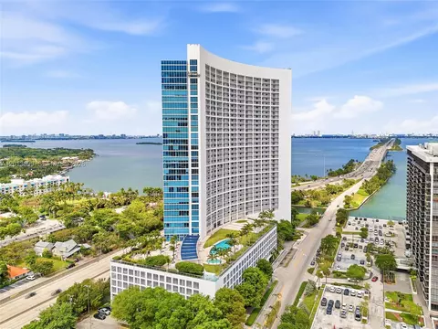 View/Area - 601 NE 36th St #2707, Miami, FL 33137 photo 2 of 11