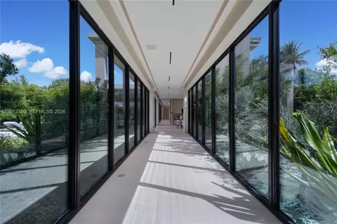 Entry Way - 6701 SW 101st St, Pinecrest, FL 33156 photo 2 of 5