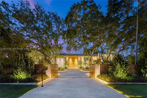 6701 SW 101st St, Pinecrest, FL 33156