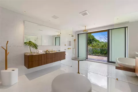 Bath - 6701 SW 101st St, Pinecrest, FL 33156 photo 1 of 1