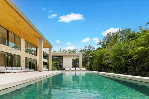 Exterior - 6701 SW 101st St, Pinecrest, FL 33156 photo 3 of 7