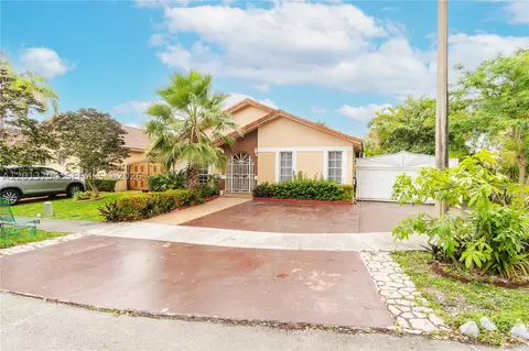 7411 W 33rd Ave, Hialeah, FL 33018 photo 2