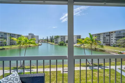 2851 Leonard Dr #J306, Aventura, FL 33160