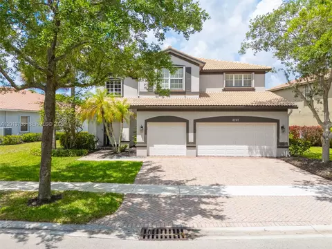 4207 W Whitewater Ave, Weston, FL 33332