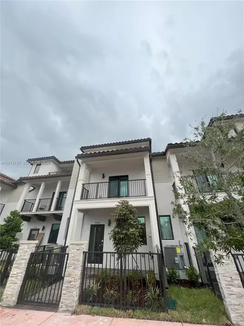 8324 NW 43rd St, Doral, FL 33166