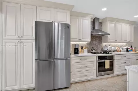 8749 Belle Aire Dr, Boca Raton, FL 33433