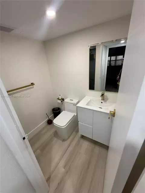 Bath - 200 E Monaco E #200, Delray Beach, FL 33446 photo 4 of 4
