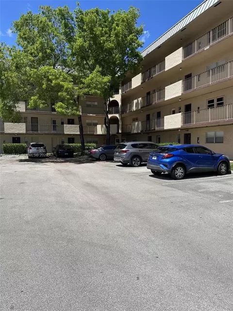 6061 N Falls Cir Dr #106, Lauderhill, FL 33319