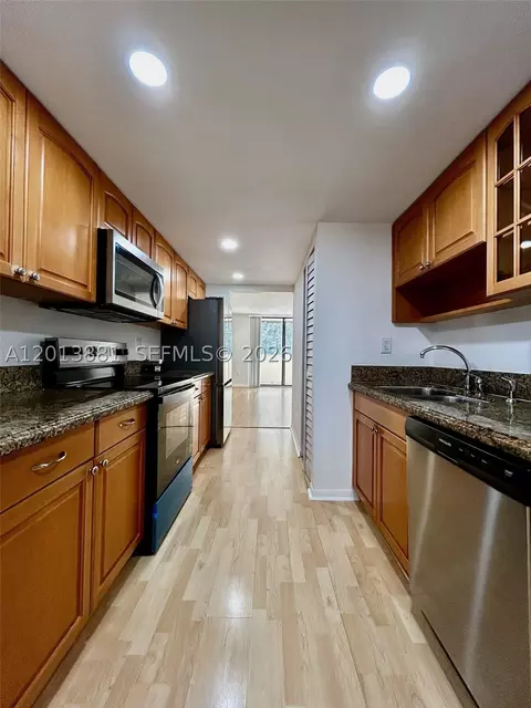 7451 NW 16th St #304, Plantation, FL 33313